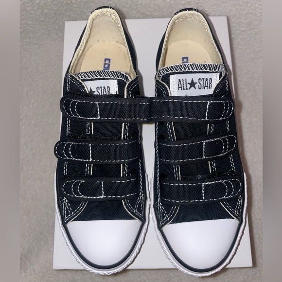 NIB Chuck Taylor Converse Easy On Low Top Kids Sneaker Unisex 1